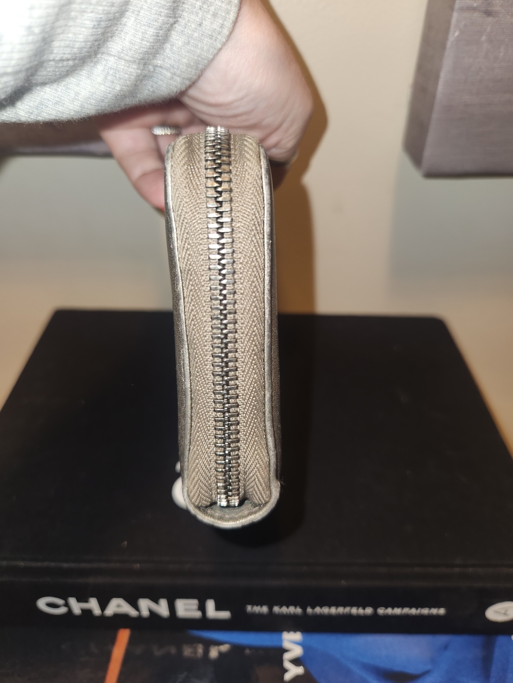 Gucci Metallic Bronze Zip-Around Leather Wallet with Tassel - Picture 4 of 6